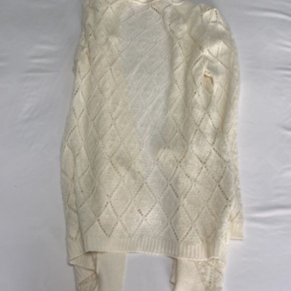 Women’s Sweater Medium - Picture 4 of 4